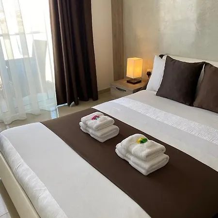 The Pearl Suites Homestay *