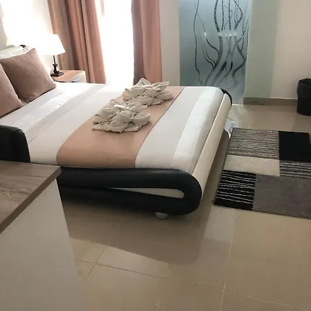 The Pearl Suites Homestay *
